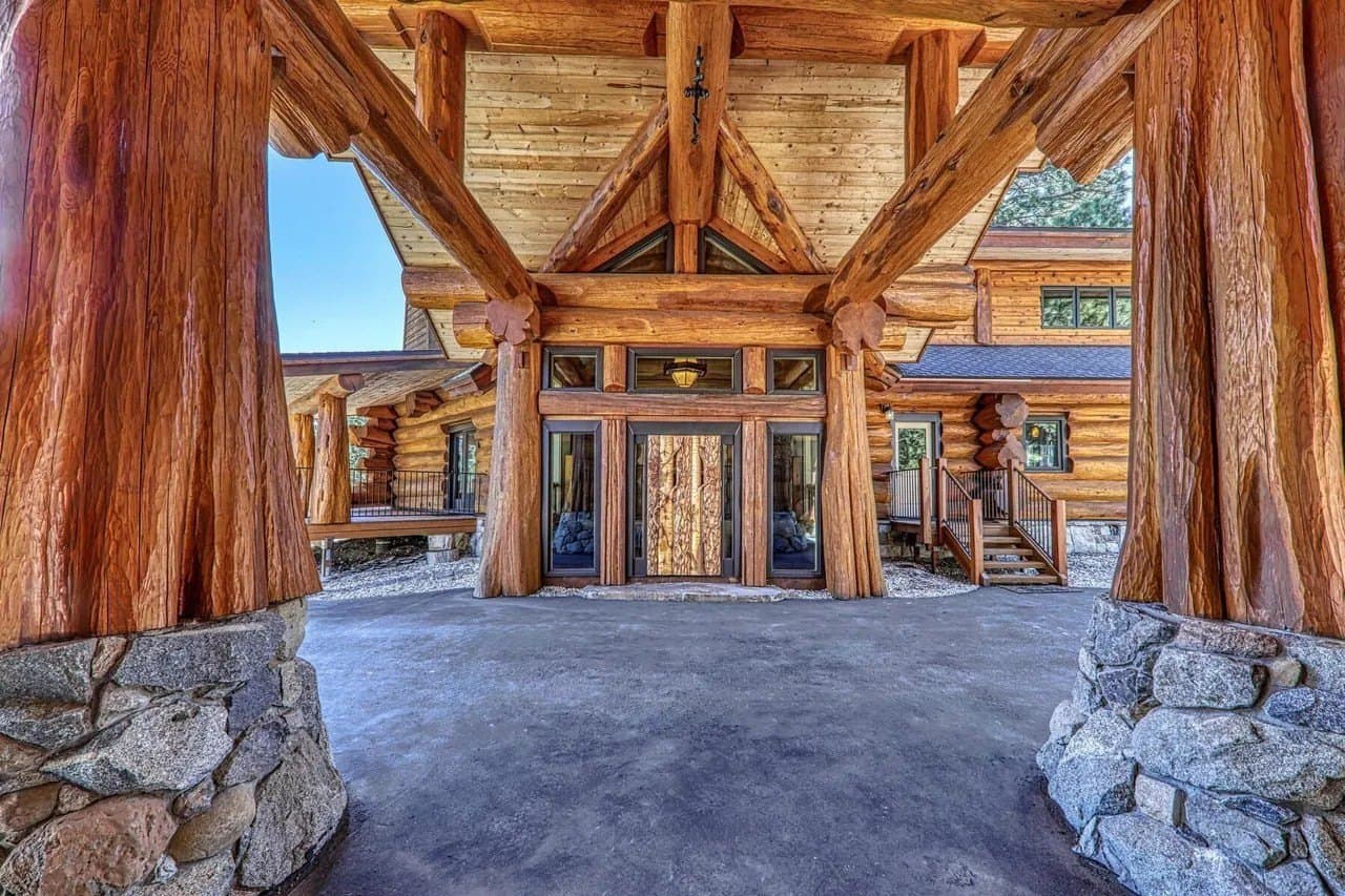 Lujo Sostenible: La Casa de Troncos de $4.45M en Tahoe Define una Nuev